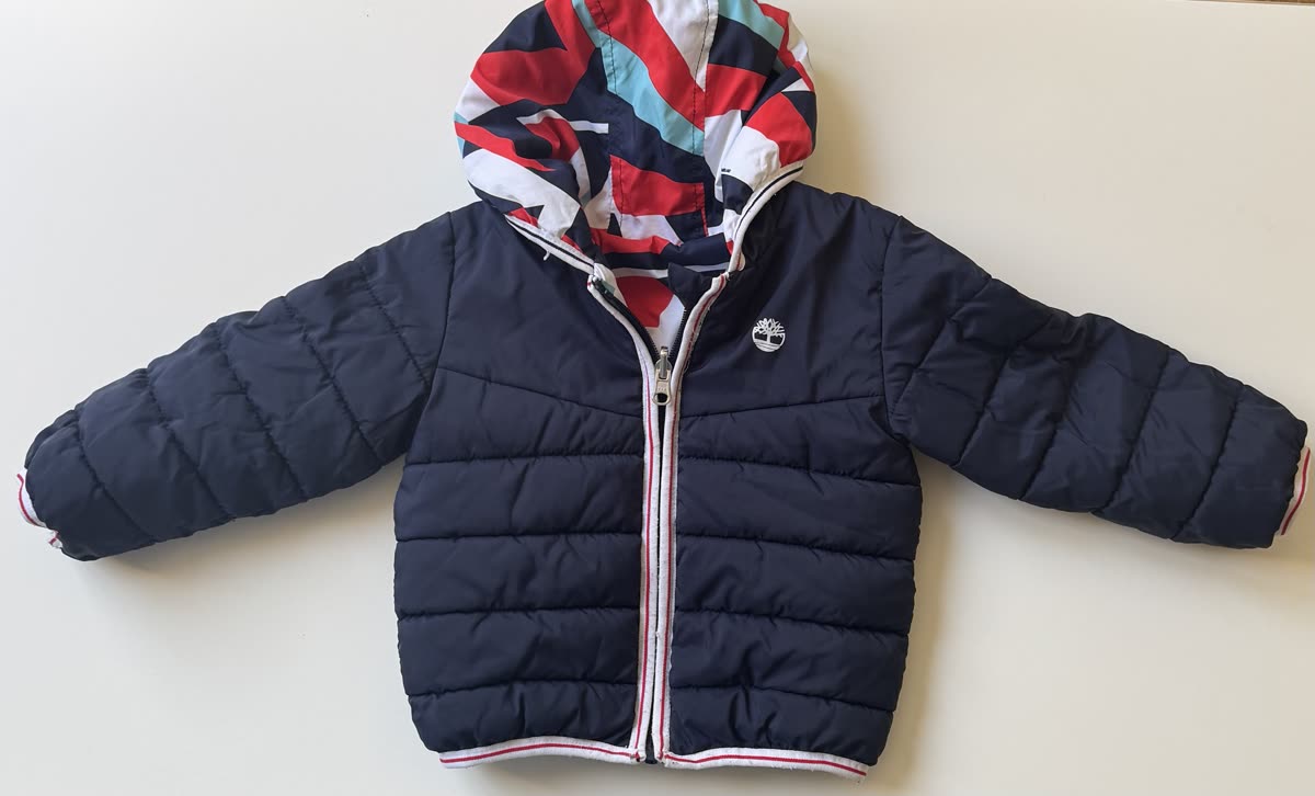 doudoune bébé garçon Timberland bleu marine réversible à capuche motif géométrique — Tres bon Etat — à Paris