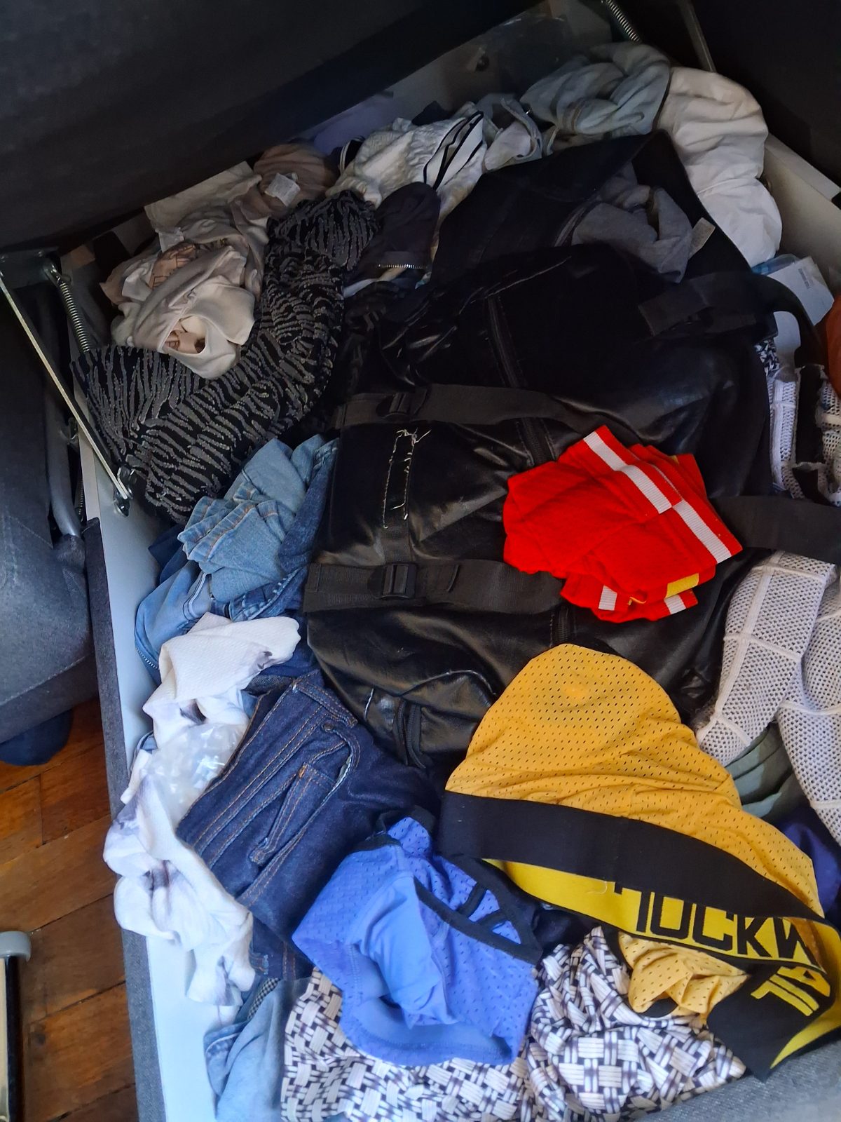 Vêtements , chaussure , sous vêtements  — Tres bon Etat — à Paris